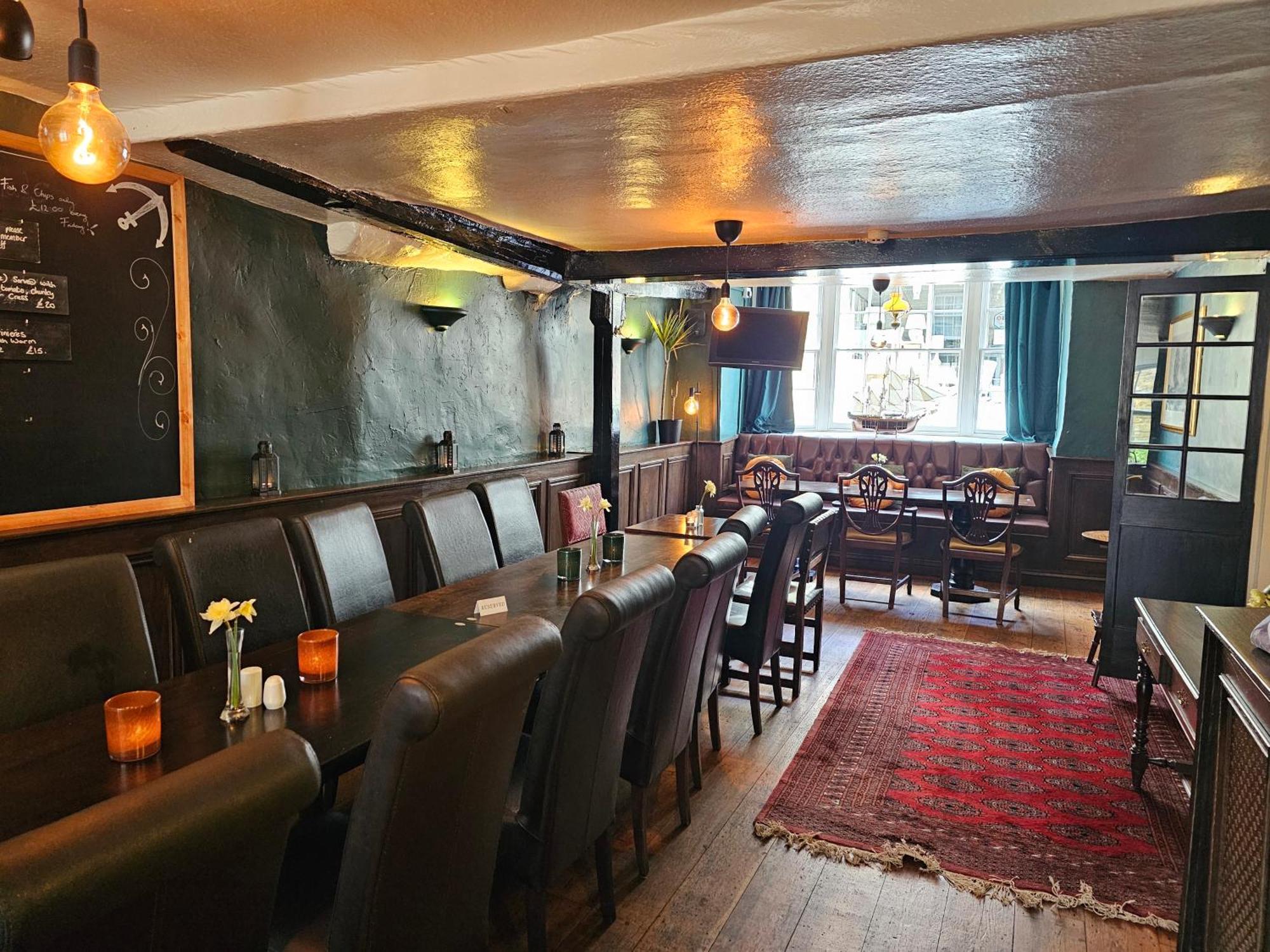The Ship Inn Оундъл Екстериор снимка